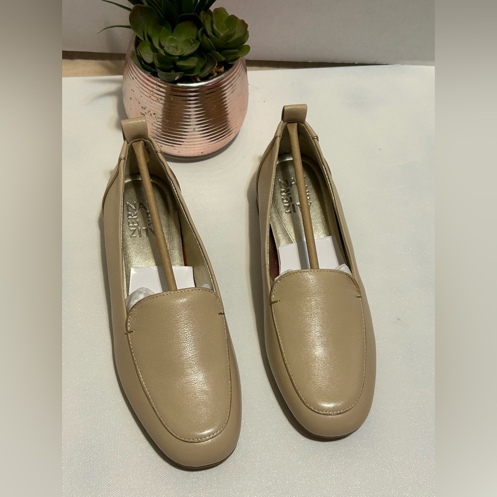 Naturalizer Women's Tan Loafers